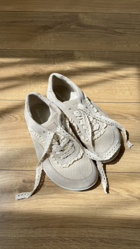 Anatomical sneakers