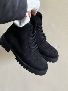 Robbie boots