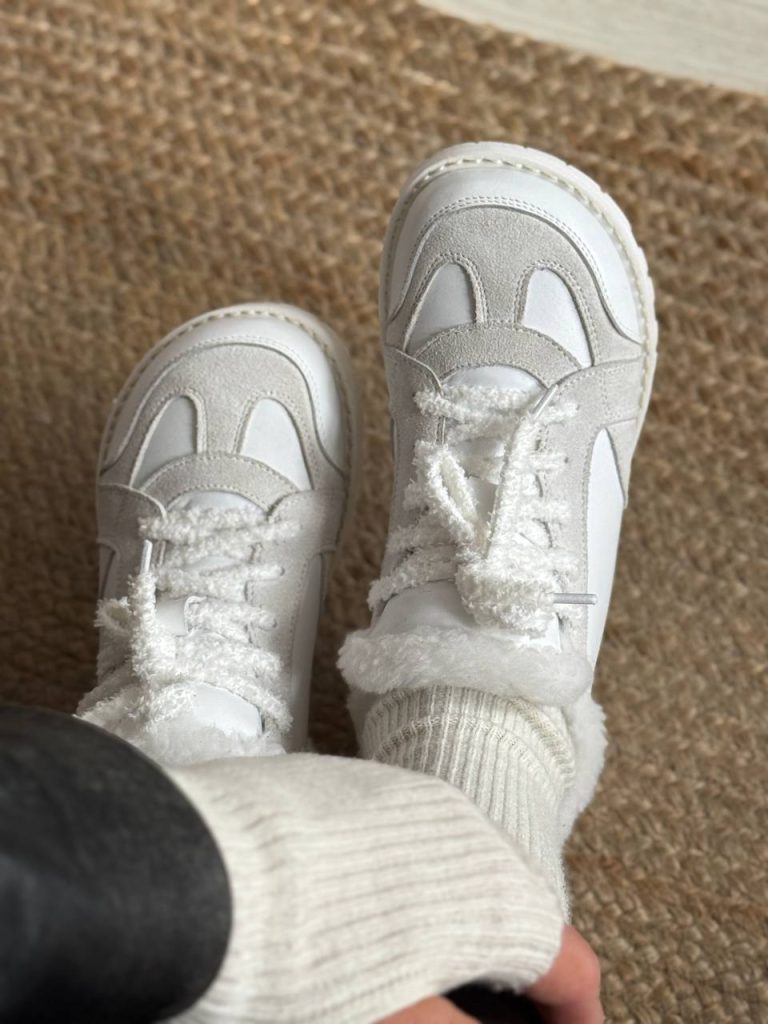 Snow sneakers
